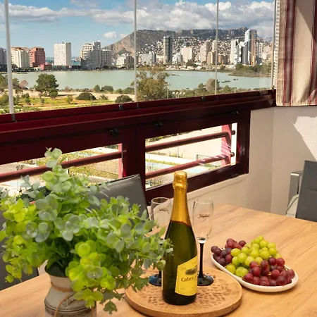 Flaming Topacio شقة